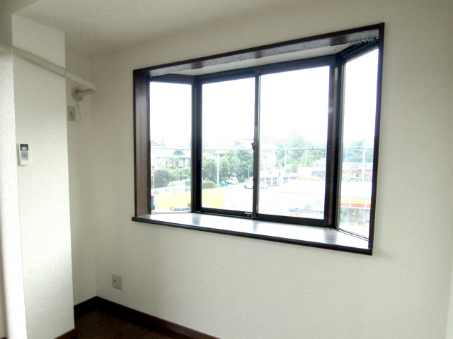 Other room space. With bay window