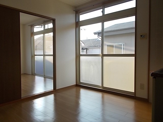 Living and room. 6 tatami of Western-style