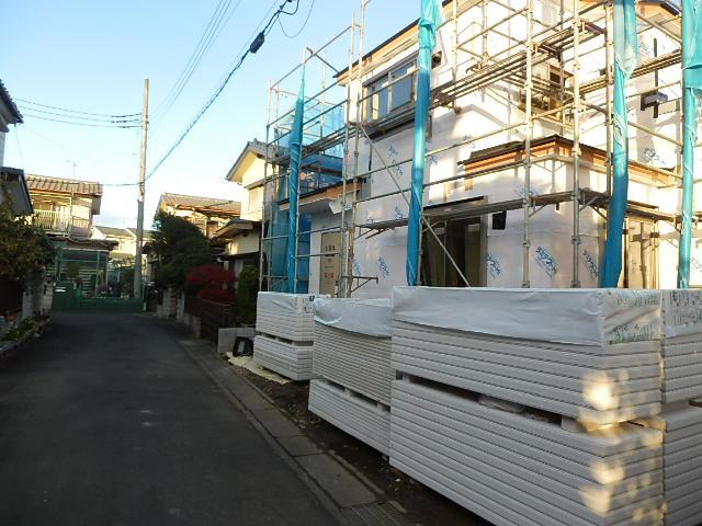 Local photos, including front road. Local (11 May 2013) Shooting