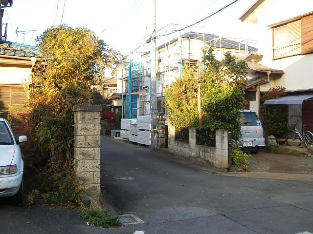 Local photos, including front road. Local (11 May 2013) Shooting