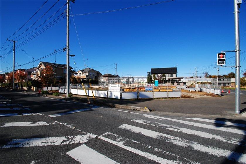 Local photos, including front road. Local (12 May 2012) shooting