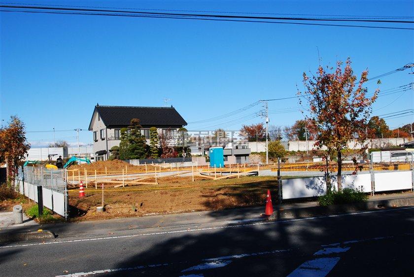 Local photos, including front road. Local (12 May 2012) shooting