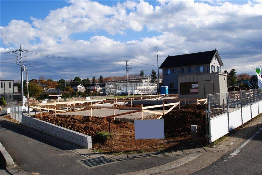 Local photos, including front road. 1 Building site (December 2012) Shooting