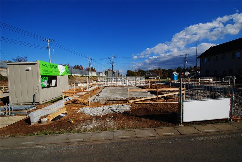 Local photos, including front road. 2 Building site (December 2012) Shooting