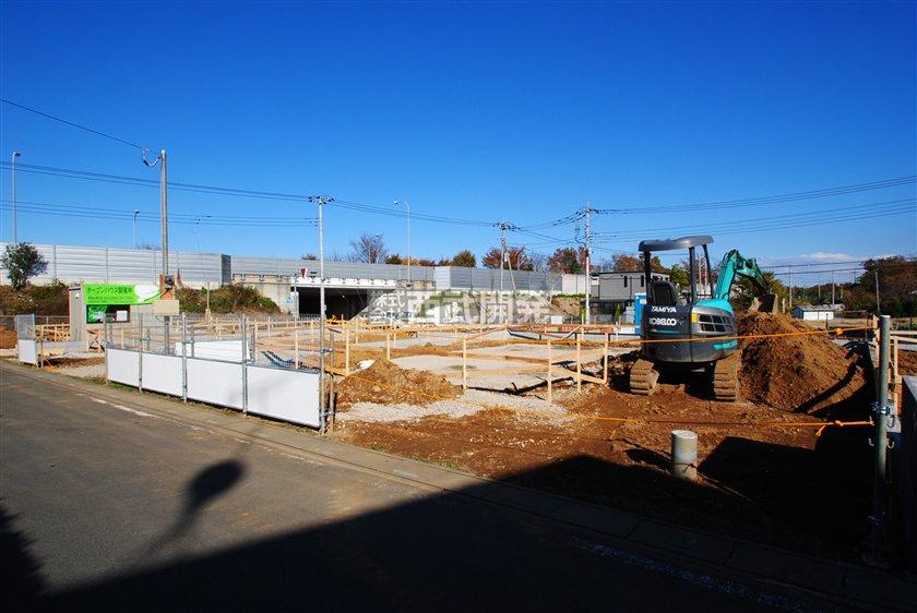 Local photos, including front road. 3 Building site (December 2012) Shooting