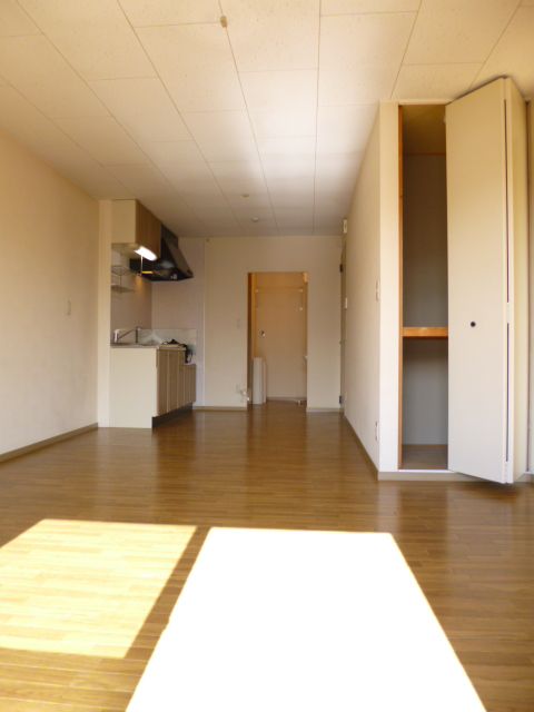 Living and room. Spacious 12 Pledge of living with depth ☆