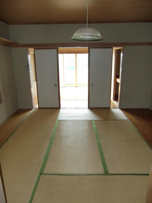 Other room space. Sunny Japanese-style