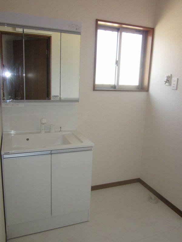 Wash basin, toilet. Indoor (April 2013) Shooting