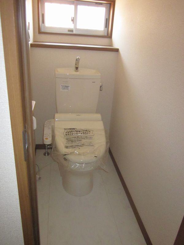 Toilet. Local (April 2013) Shooting