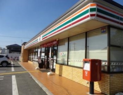 Convenience store. Seven-Eleven Honjo Mifuku 2-chome up (convenience store) 678m