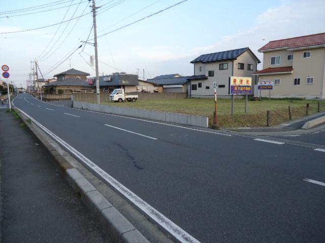 Local photos, including front road. Local (August 2013) Shooting