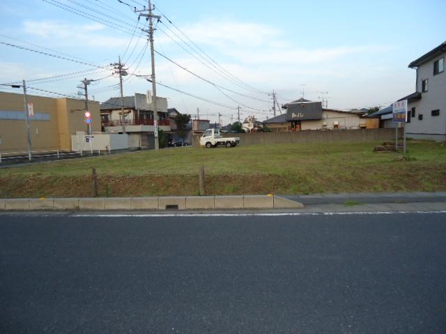 Local photos, including front road. Local (August 2013) Shooting