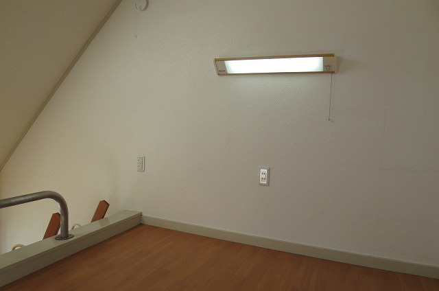 Other room space. Loft space, Even in the bedroom ◎ also houses the things you do not usually use ◎