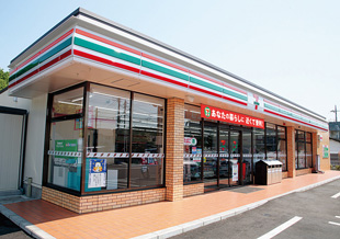Convenience store. Seven-Eleven Honjo south exit shop until the (convenience store) 348m