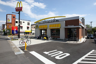 restaurant. McDonald's Apita Honjo shop until the (restaurant) 296m