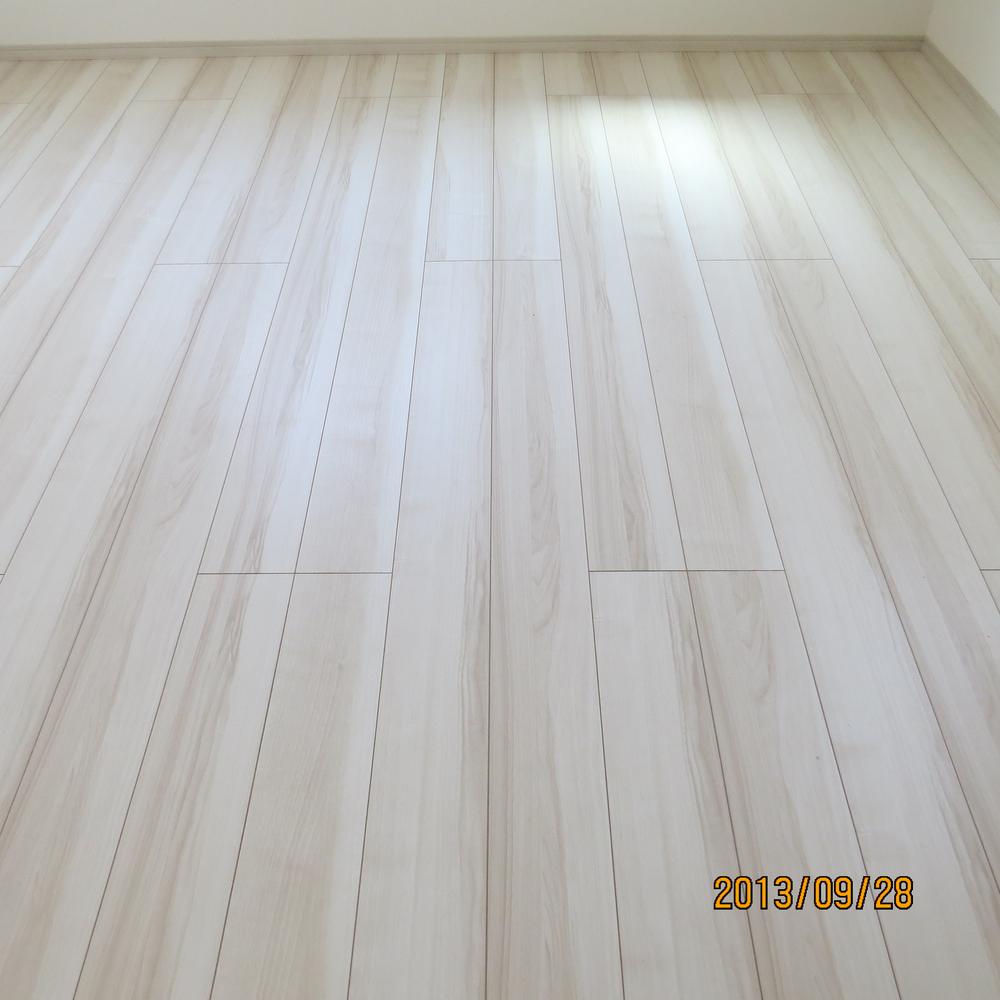 Same specifications photos (living). Same specifications Flooring