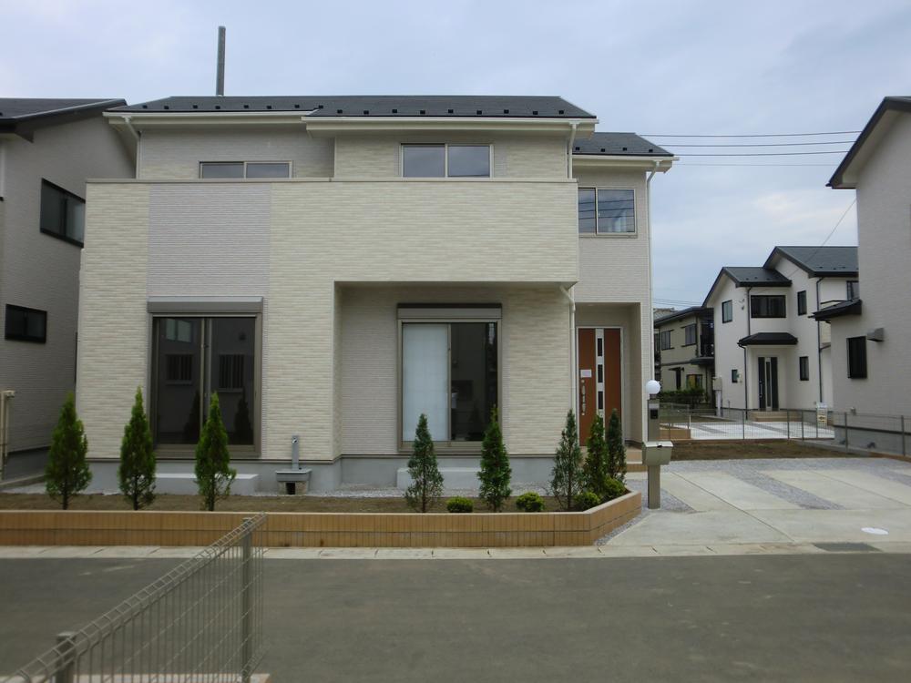 Local appearance photo. Local (August 2013) Shooting. Local streets. 