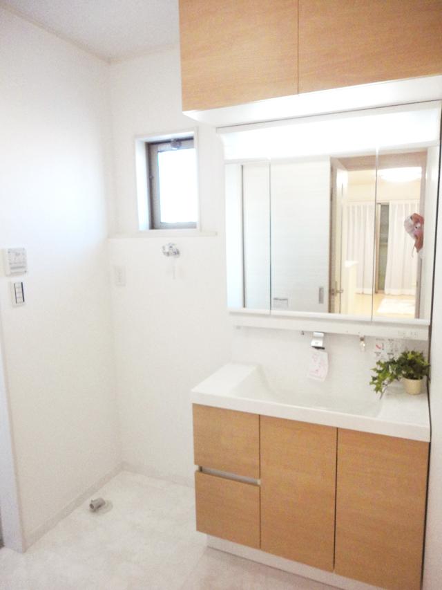 Wash basin, toilet. Same specifications basin