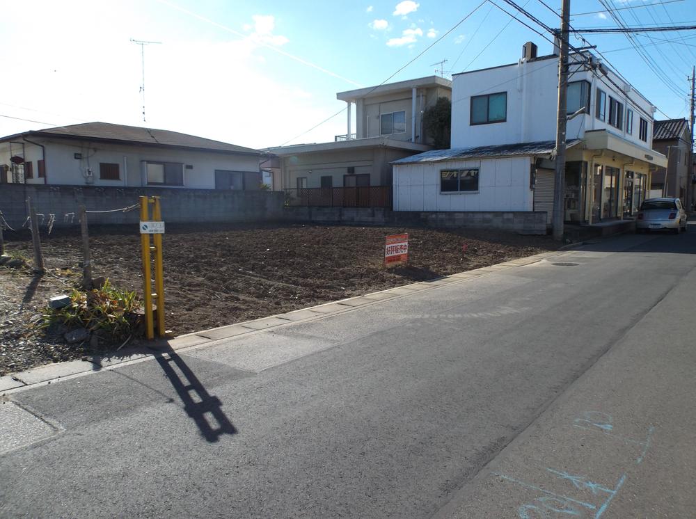 Local photos, including front road. Local (12 May 2013) Shooting