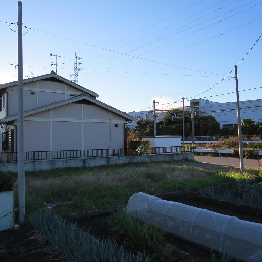Local photos, including front road. Northeast direction local photo