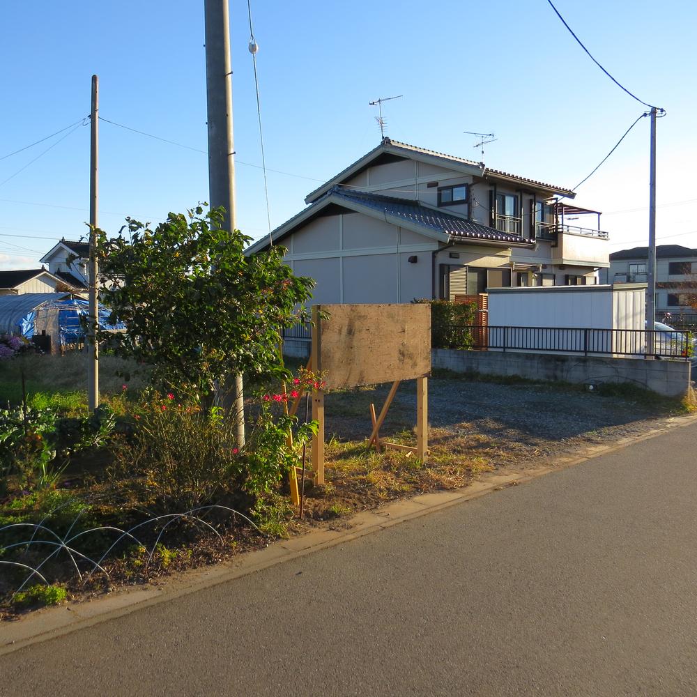 Local photos, including front road. Southwest direction local photo