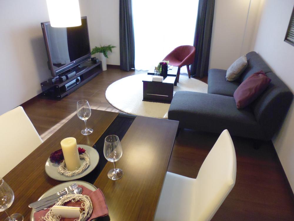 Living. 5 Building (model building) Living (December 2013 shooting)