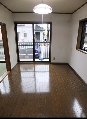 Living and room. This feels a shiny