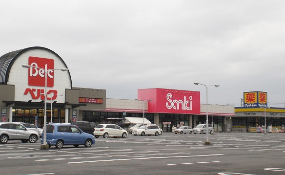 Supermarket. 889m until Berg Shichihongi store (Super)