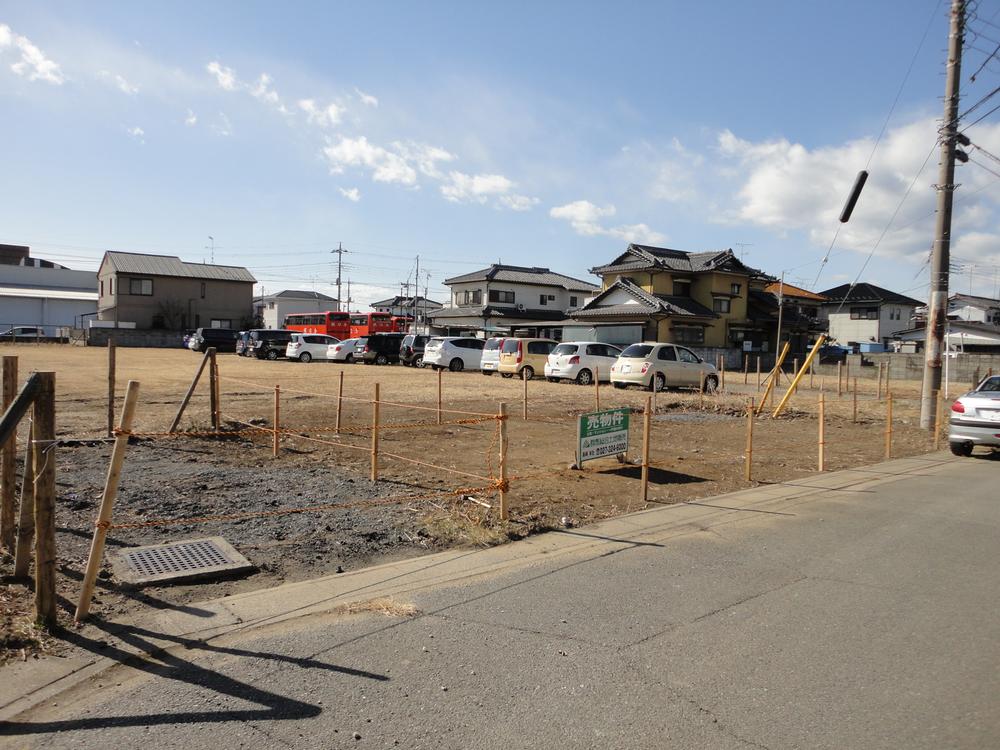 Local photos, including front road. Local land photos, including front road