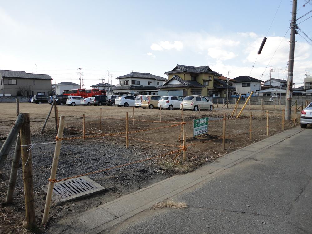 Local photos, including front road. Local land photos, including front road