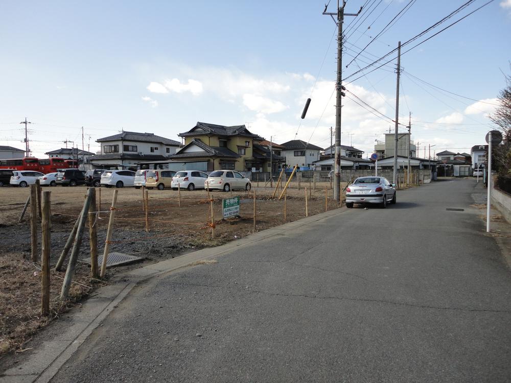 Local photos, including front road. Local land photos, including front road