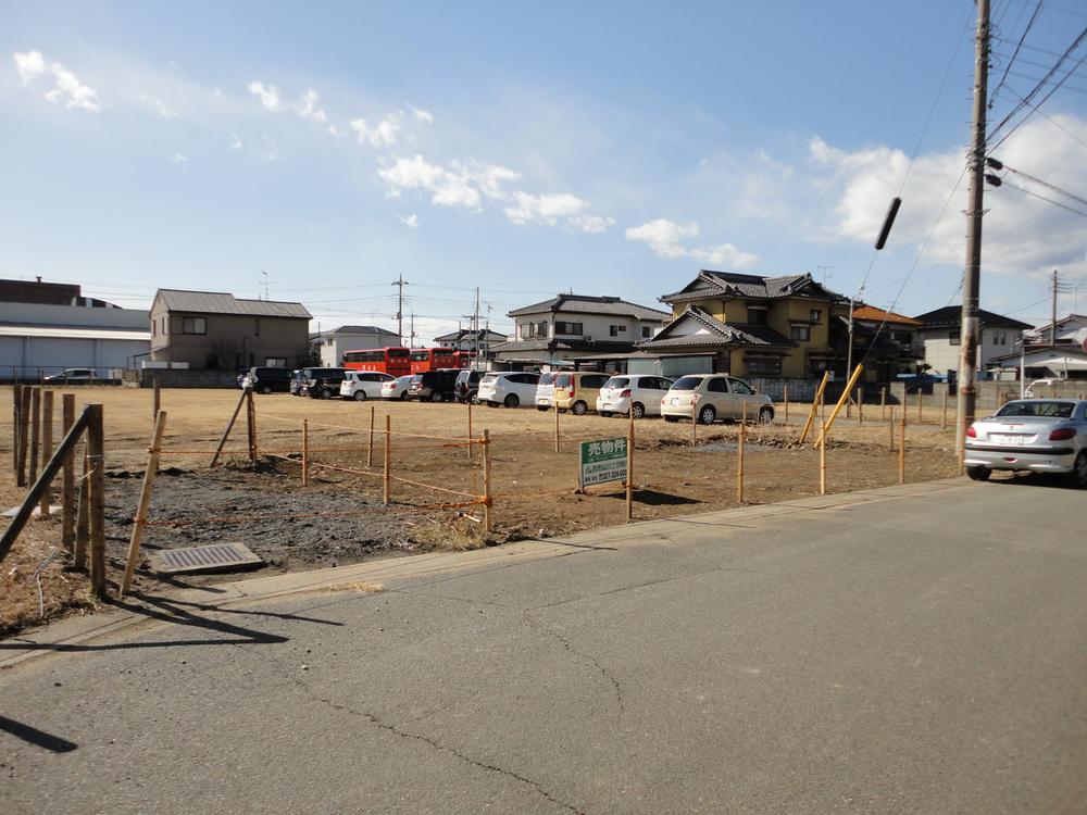 Local photos, including front road. Local land photos, including front road