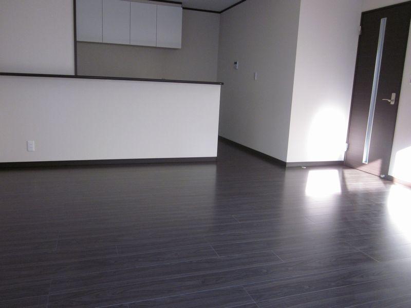 Same specifications photos (living)