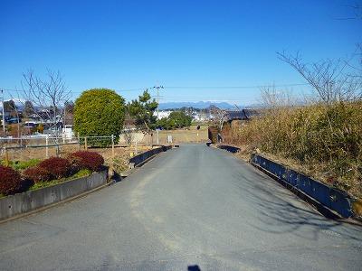 Local photos, including front road. Local (February 2012) Shooting East side road