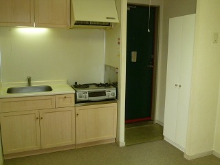 Entrance. The entrance also has a shoe box.