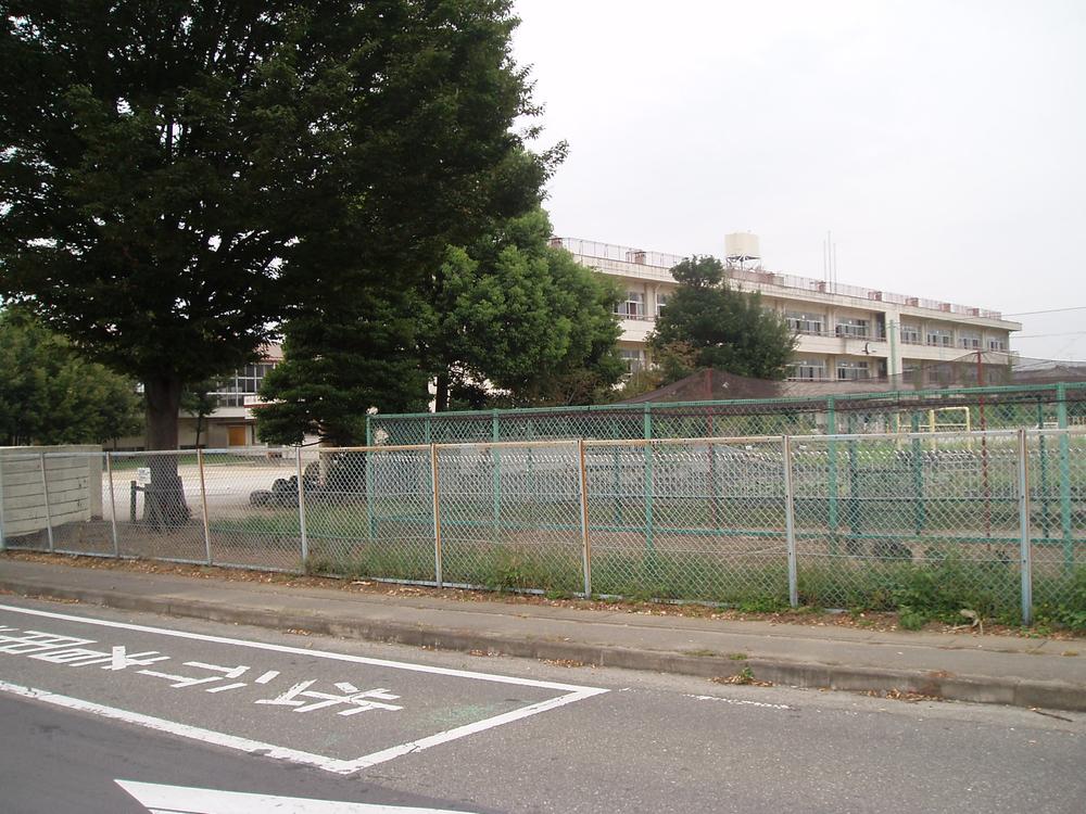 Primary school. 708m to Honjo Municipal Central Elementary School