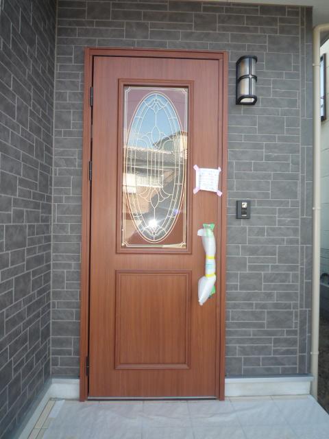 Entrance. Pick-up in stylish entrance