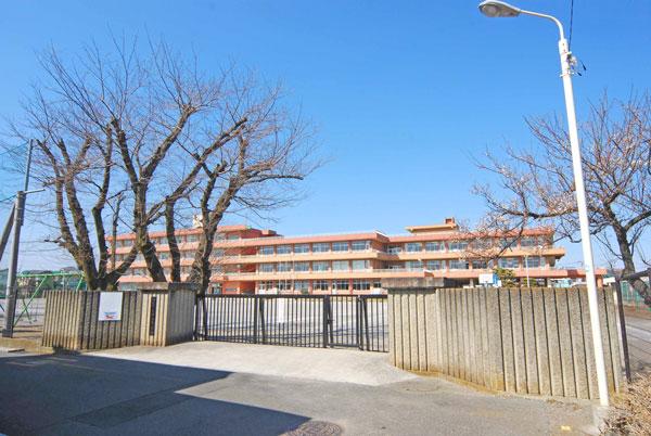 Primary school. 1100m to Fujisawa Higashi Elementary School