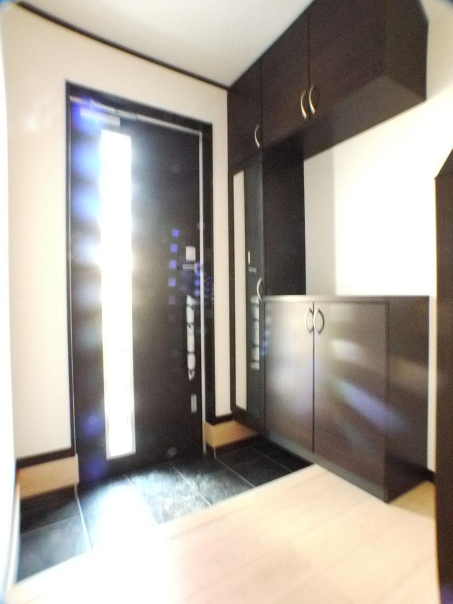 Same specifications photos (Other introspection). Entrance