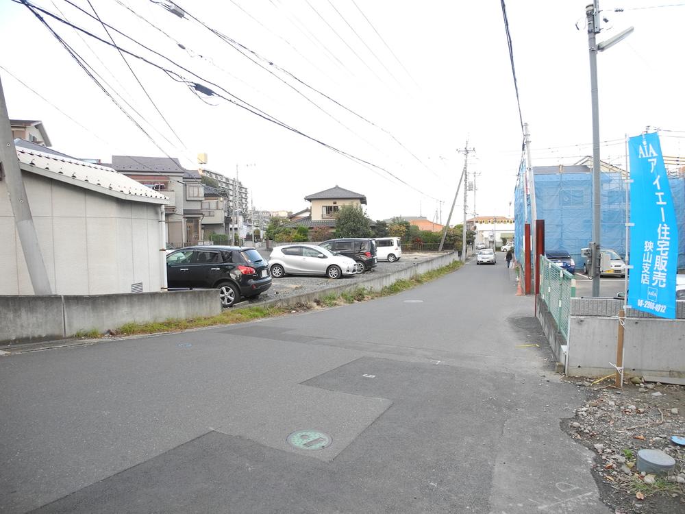 Local photos, including front road. Small front road of traffic