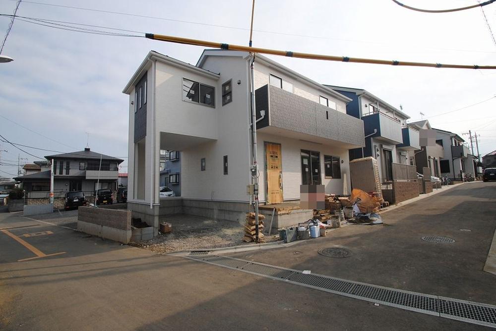 Local photos, including front road. 1 Building site (November 2013) Shooting