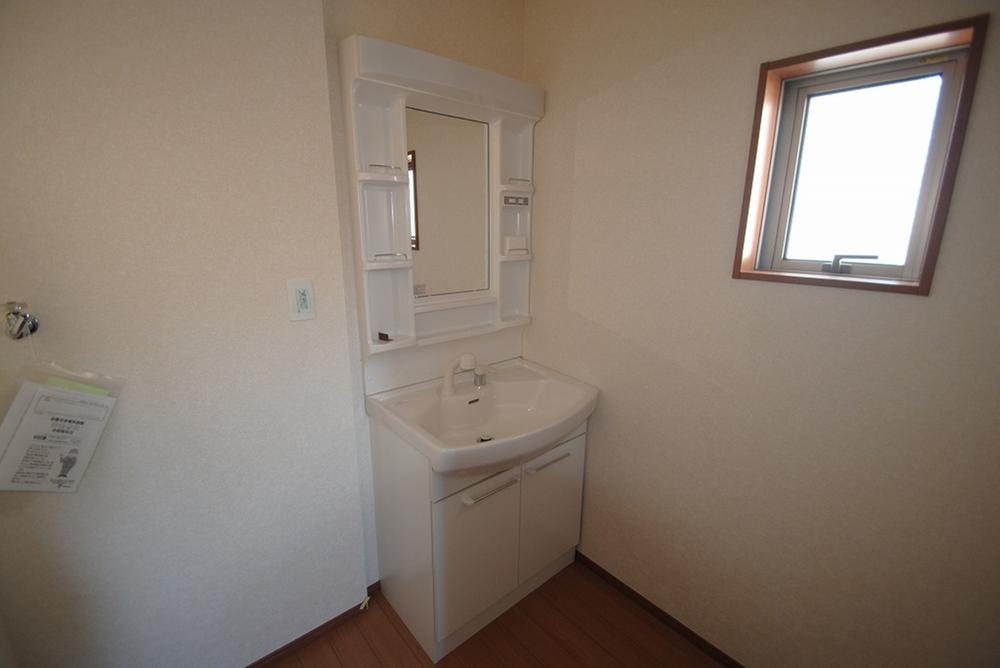 Wash basin, toilet. 1 Building room (November 2013) Shooting