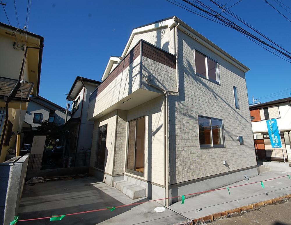 Local appearance photo. Local (10 May 2013) Shooting