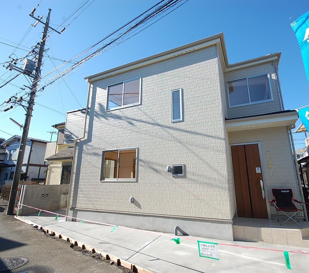 Local appearance photo. Local (10 May 2013) Shooting