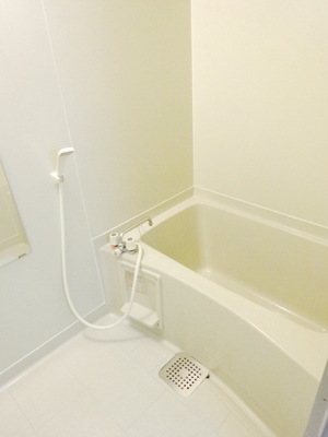 Bath. A clean bathroom