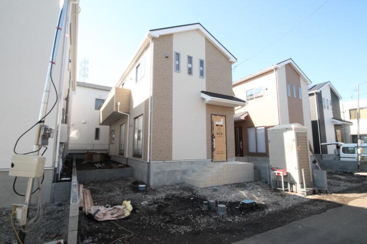 Local appearance photo. Local (11 May 2013) Shooting