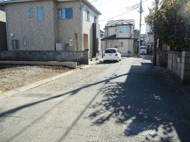 Local photos, including front road. Local (11 May 2013) Shooting