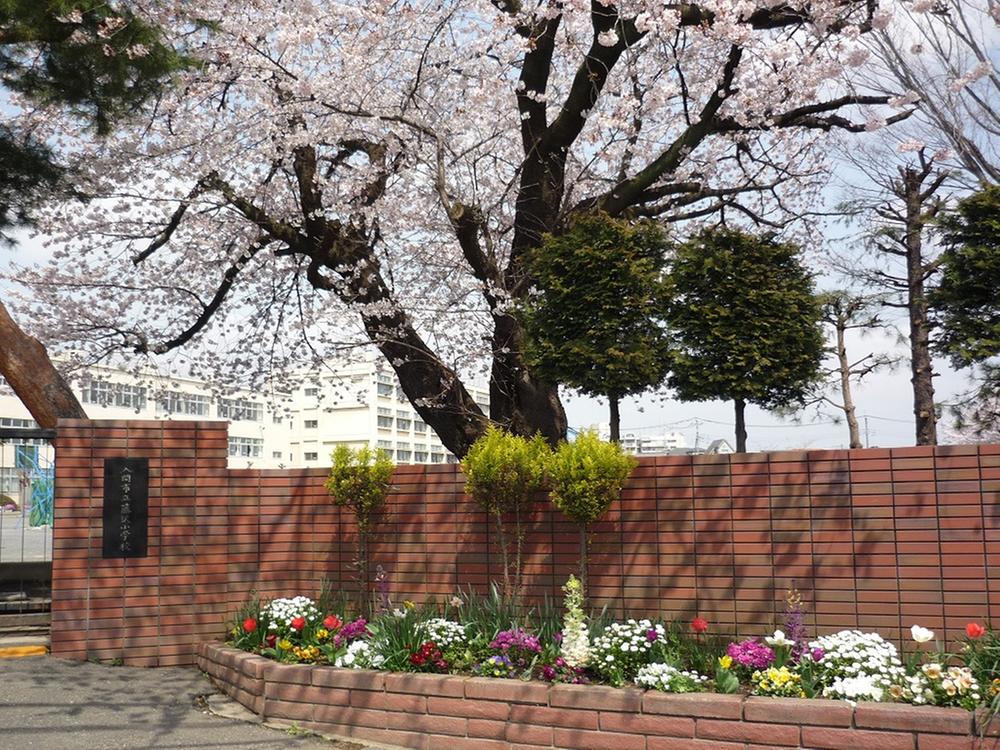 Primary school. 640m to Fujisawa elementary school