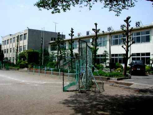 Junior high school. Tokorozawa 2290m ​​to stand Fujisawa Junior High School