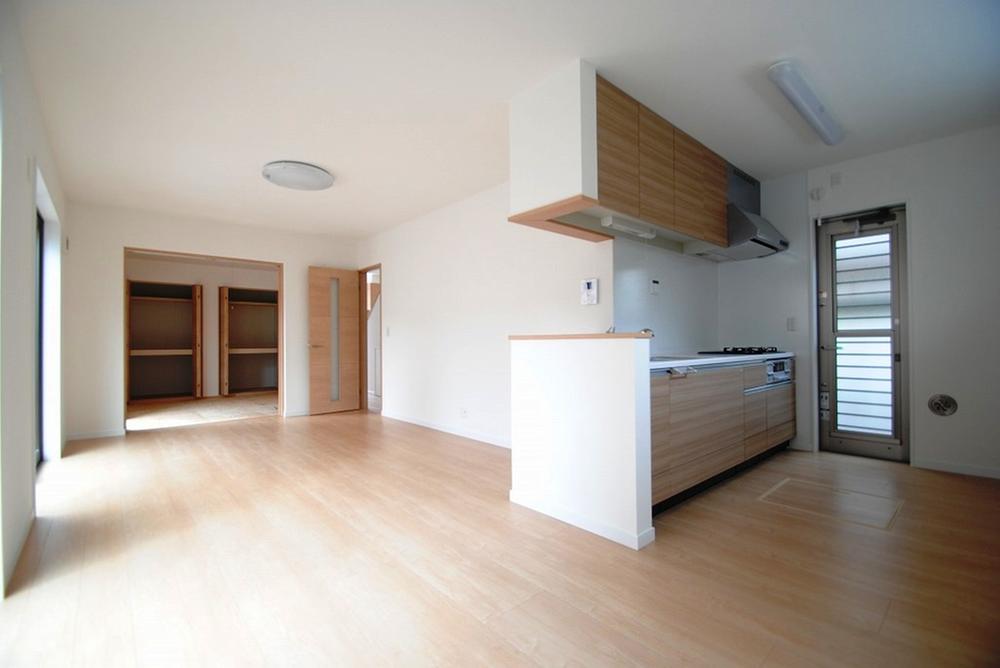 Living. Local (12 May 2013) Shooting